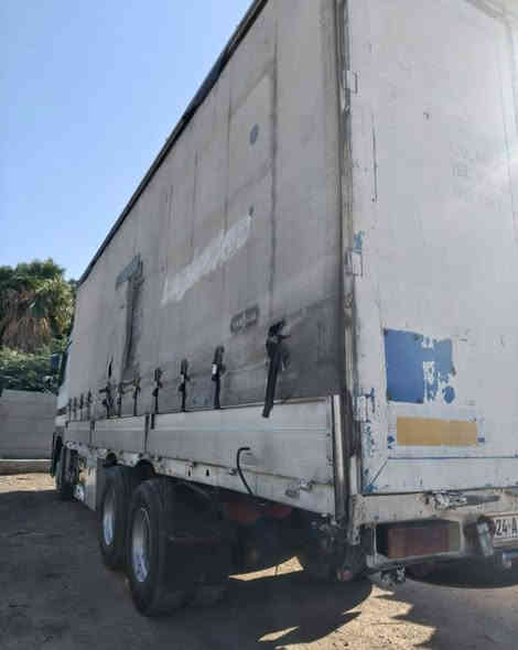 سلام عليكم بدي لبيع جديد طول ٨ الارتفاع ٣ متر قفل حاويه جادر مسرح *********** اتصال
