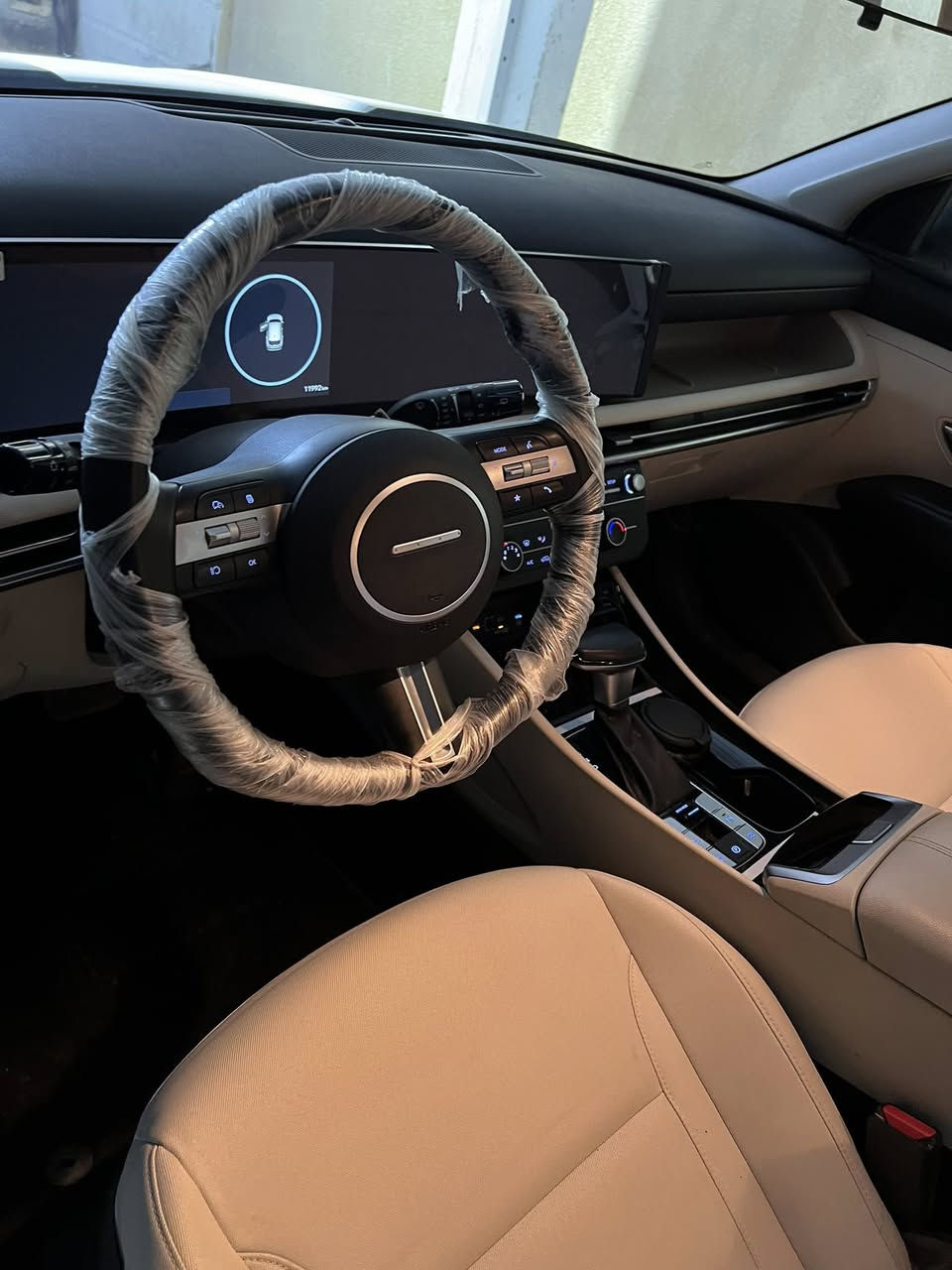 توسان للبيع موديل 2025 خليجي ضمان شركه الأولى 5 سنوات
و ثلاث تبديلات دهن مجانية فول موصفات 1/1 قماره حديد 
ماشية 10 آلاف بوضع الزيرو رقم بغداد مشروع وطني الجديد 

كفاله عامه ( لا ضربه لا صبغ لا بارد لا تبديل لا فتح ) 

-مكينة 2000 دوش 
 -عداد دجتل متصل كبير 
-صندوك كهرباء
-تشغيل عن بعد 
-يصمه تشغيل 
-ترحيب أبواب 
-بردات خلفية 
-اريل نفكيشن
-ويل كبير 19
-شاحن واير ليس
-سايد بريك بصمه 
-اوتو هولد 
-قطعتين تبريد 

لاستفسار *********** مكان بغداد
