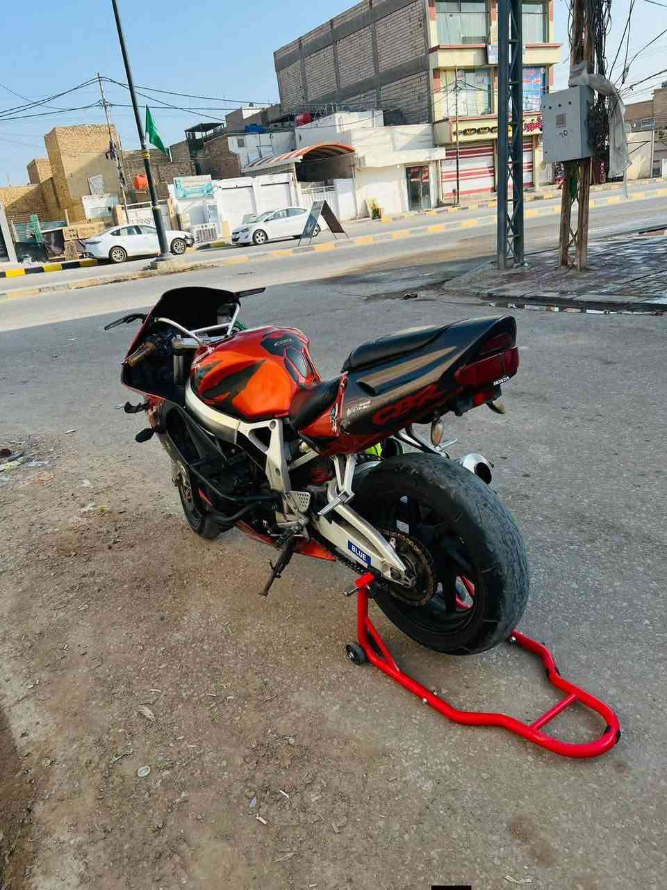 سلام عليكم
هوندا سي بي ار ار 919
مكفولة كفالة عامة اوراق كمرك ومنفيس 
  دراجه دهن جديد احسن دهن ماشي على 30كيلو من درتله باتري جديد شرط اصلي مال هوند عليه تزويد برمجه خارجيه وداخليه  شوفت عينك مكاني النجف الاشرف  سعره 16ورقه بلاش والله  مستعجل على بيعته    تواصل واتساب *********** يرسلني واني بل خدمه  والي يتعنالي ما ارده يشلع عيوني بس مجال حك جيتك واني خادم

