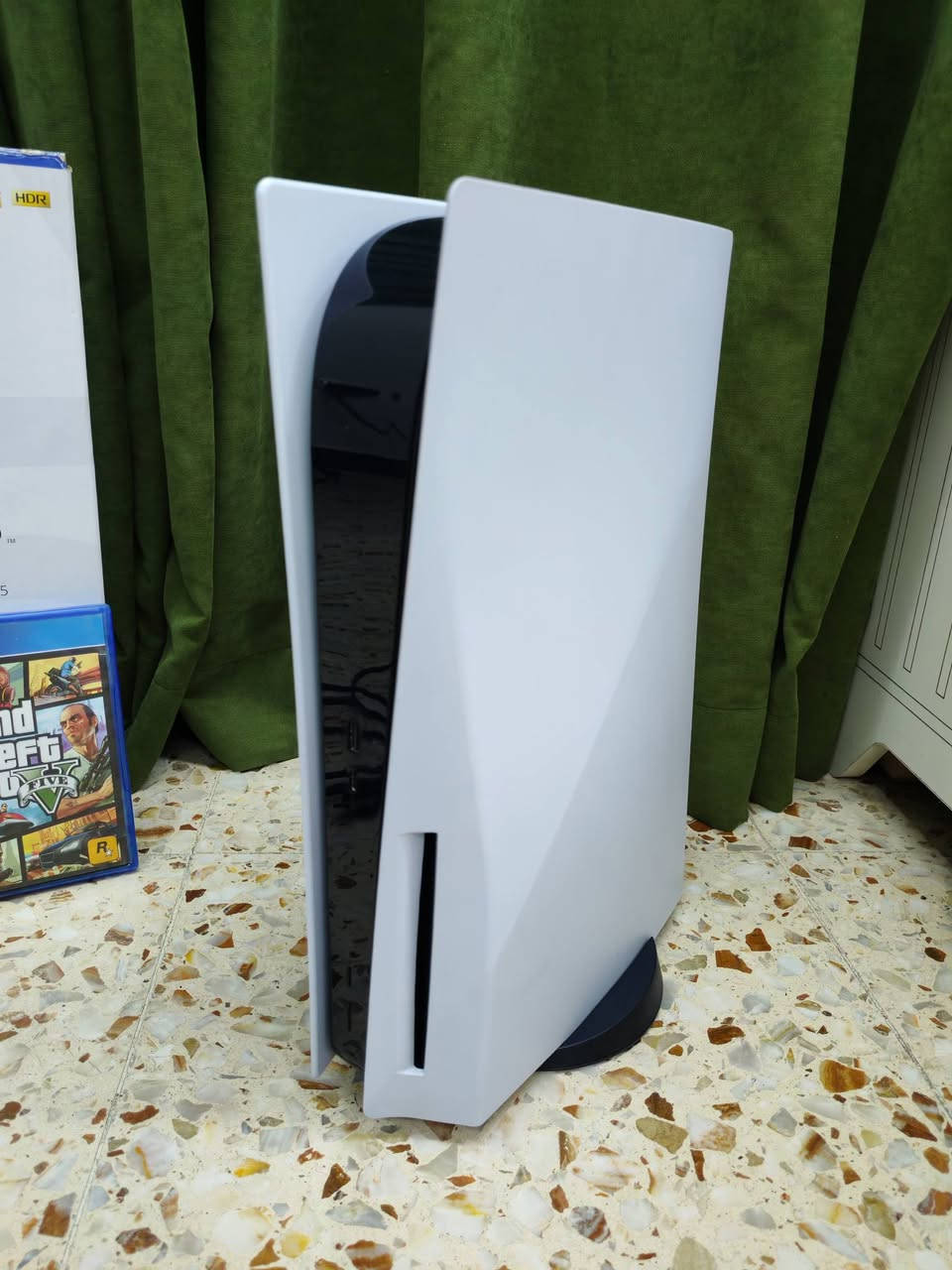 سلام عليكم بيع بلي فايف فات ريجن أوربي مساحه 825GB جويستك َاحد ويه الألعاب الي ويا لعبه فورزا هورايزن 5 و الألعاب الي بالصوره ويا للتواصل والاستفسار واتس اب وماسنجر) ***********
