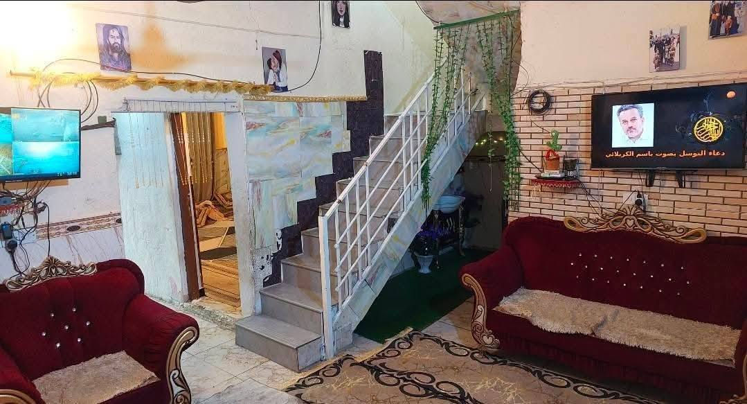 السلام عليكم بيت للبيع مساحه 200 متر بغداد بوب الشام بل فحامه يم المدارس قريب عل قوس البيت تجاوز اعكاده سعره 40 وبي مجال رقم الهاتف ***********
