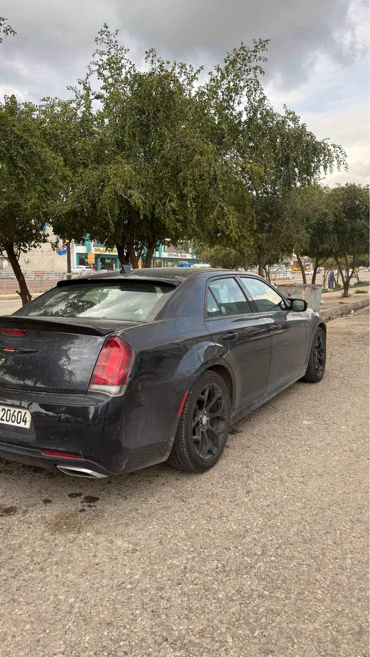 سلام عليكم اوباما c300 موديل 2018 ماشية 170 حادثها جامرلغ السكن والبونيد سيارة جاهزة كامل مكينة كير تبريد شرط وتحويل بنفس اليوم سنوية وهزة جديدة 
سعر 215 وبيها مجال 

رقم الهاتف للتواصل : *********** كركوك, العراق
