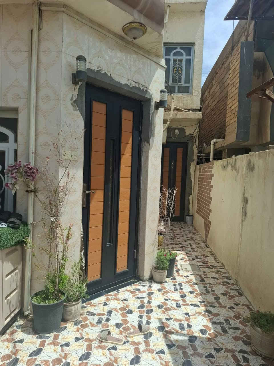 سلام عليكم بيت للبيع طابق واحد حله
 حي العسكري غرفة نوم واستقبال وهول ومطبخ طابو صرف والمساحه 100م مقابل ساحه مفتوحة حاليا العمل مستمر مجاري واسأله مدارس قريبه متوسط وابتدائية 
خلف دائرة الموارد المائية شارع 80 اتجاه شارع النجف للاستفسار على السعر
الإتصال على الرقم ***********
