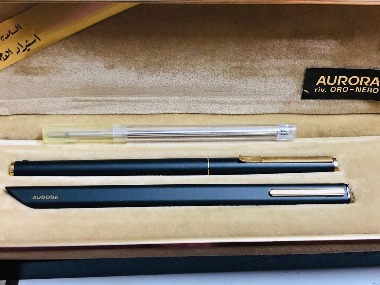 سيت اقلام  ارورا  ( AURORA) حجري 
استيراد الأجهزة الدقيقة العراقية 
إيطالي الصنع اصدار محدود 
ريشه ذهب خالص عيار ١٤ 
حجر مع  تغليف ذهب  لوك غير مستعمل 
مع العلبه الأصلية والكتلوك 
للاتصال ***********
