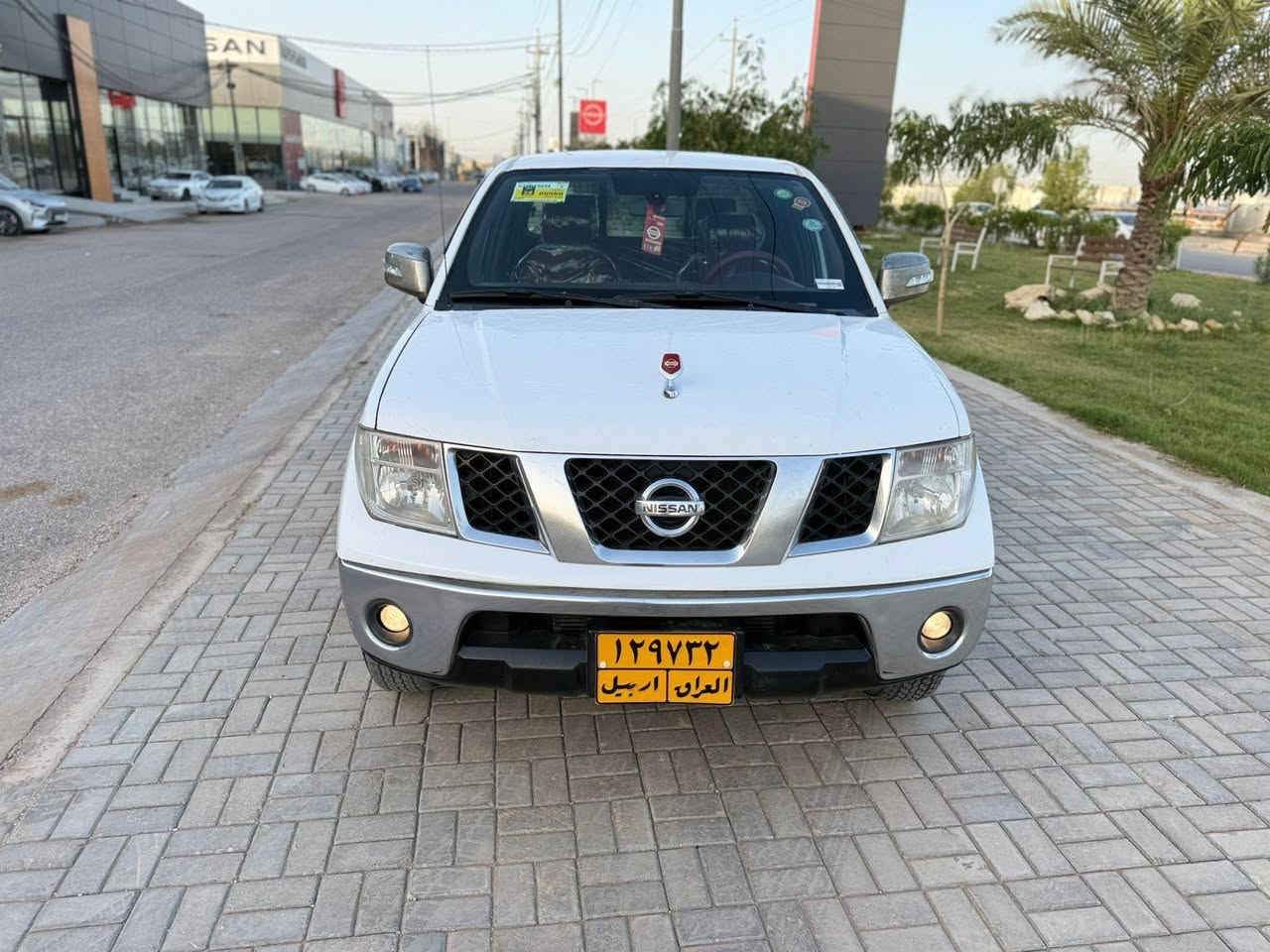 السعر 90 وبيه مجال بصيط
***********
نيفاره 2013 واتماتيك رقم أربيل وكاله او تحويل 
سياره جديده وجاهزه مابيه نقص 
مكينه وكير مكفولات 
حداديه وتبريد جدد 
محلاضه سياره بيه صبغ الدوار الخلفيات مال البدي فقط 
مكان سياره نجف الاشرف
