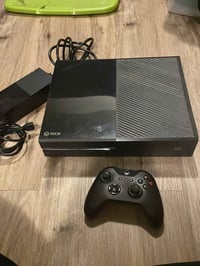 اكس بوكس ون • نظيف • مع لعبة