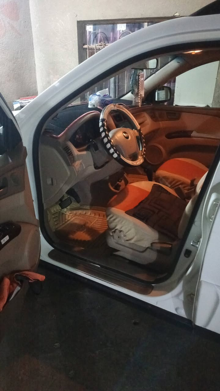 السلام عليكم كيا سبورتج ٢٠٠٩ للبيع السعر ١٢٣ وبيهه مجال الاستفسار اكثر اتصل ودلل مكان سياره ديالى ناحيه كنعان 
*********** 
***********
