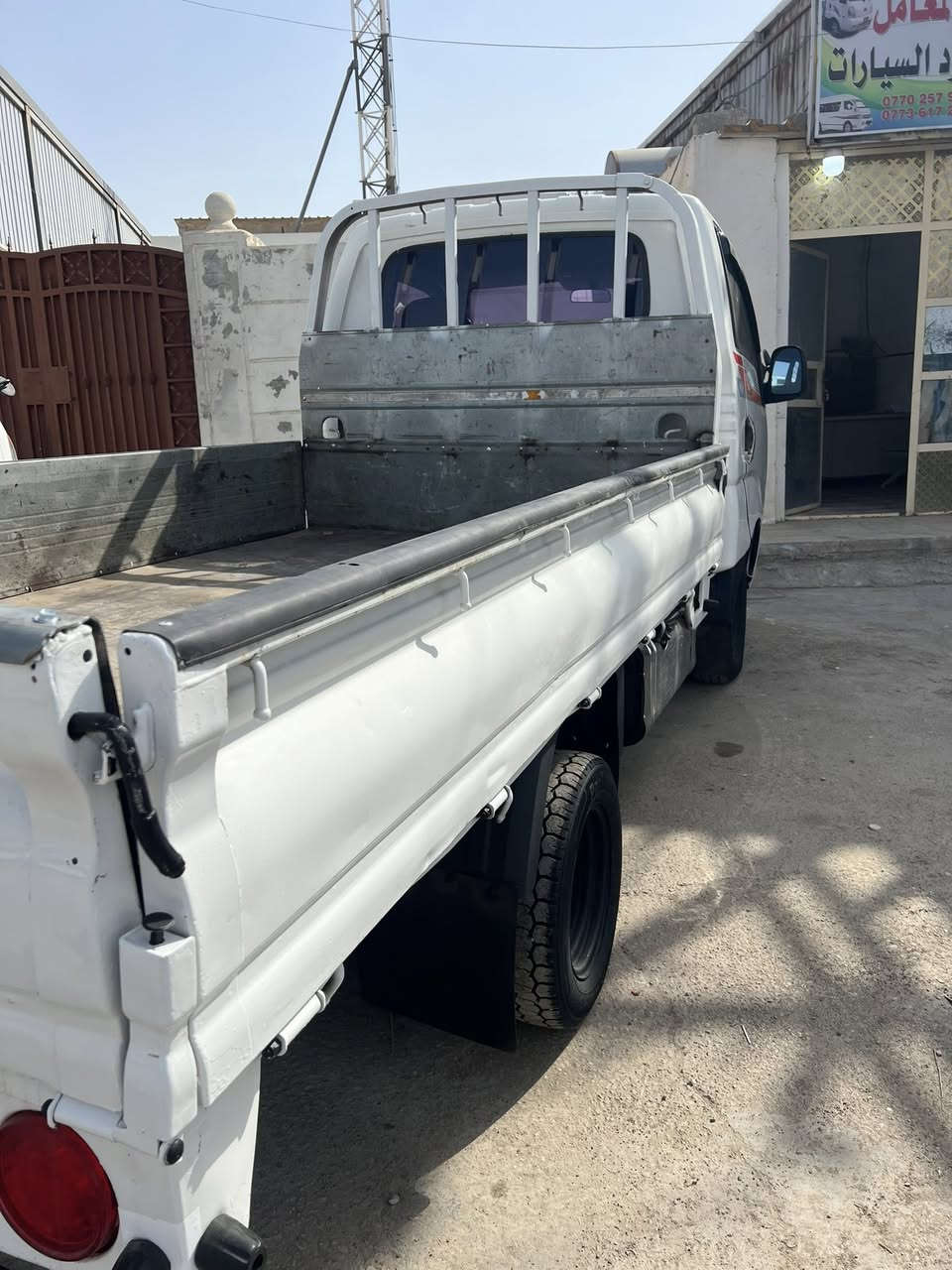 كيا حمل موديل 2006   مكينه جديده مفتوح 2700بيه صبغ فقط الدوسات شاصي كير اكسن مكفولات تخم تاير السعر 78ورقه مكاني بغداد المعامل الحسينية موبايل ***********
