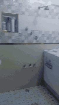 سلام عليكم الدار البيع مساحة ١٠٠متر واجهه٥ونزال٢٠ عنوان بلديات شارع مصرف التراث الاستفسار عله رقم ***********
