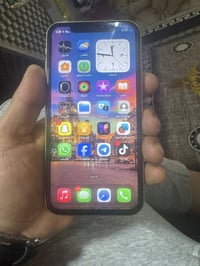 ١١ عادي ذاكره ١٢٨ ع وضعيته أبيع مبدل بطاريه وشاشه فيس ايدي يشتغل مدينه...