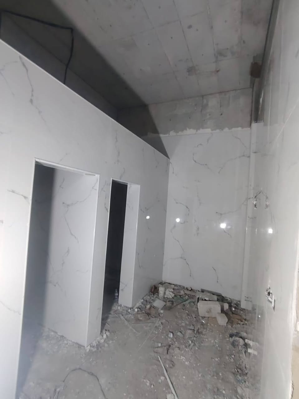 السلام عليكم خلفه سيراميك ارضي وجداري شغل مضبوط متفرغ حالين لعمل داخل البصره ***********
