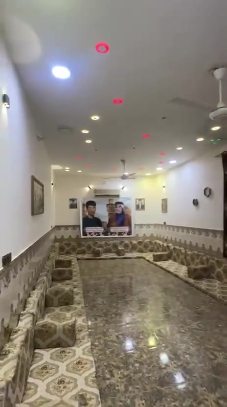 بيت زراعي المساحة٣٠٠في منطقه المهديه طابق واحدطابوق وصب يحتوي على استقبال وصالة غرفتين مطبخ حمام داخلي وصحيات داخايةوخارجيةتابعةلديوانيةالخارجيةطولهاا١٠ امتاروحدايق ٢
***********ابو علي
