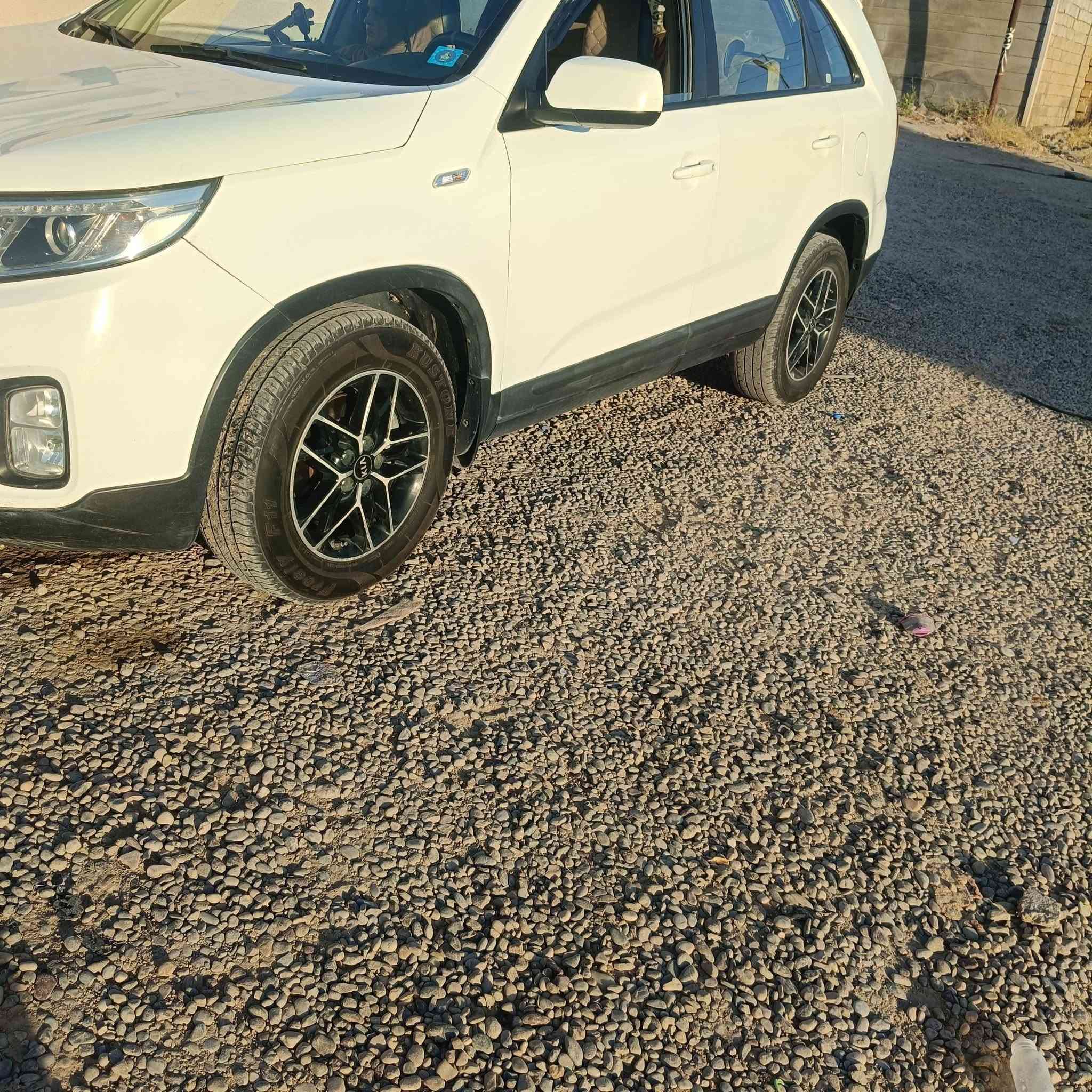السلام عليكم 
سياره سورنتو للبيع 
14 خليجي محرك 6 
محرك كير شرط عل شركة 
رقم صلاح الدين انكليزي 
السعر 155وبيها مجال 
باقي التفاصيل عل خاص 
***********ابو ياسر
