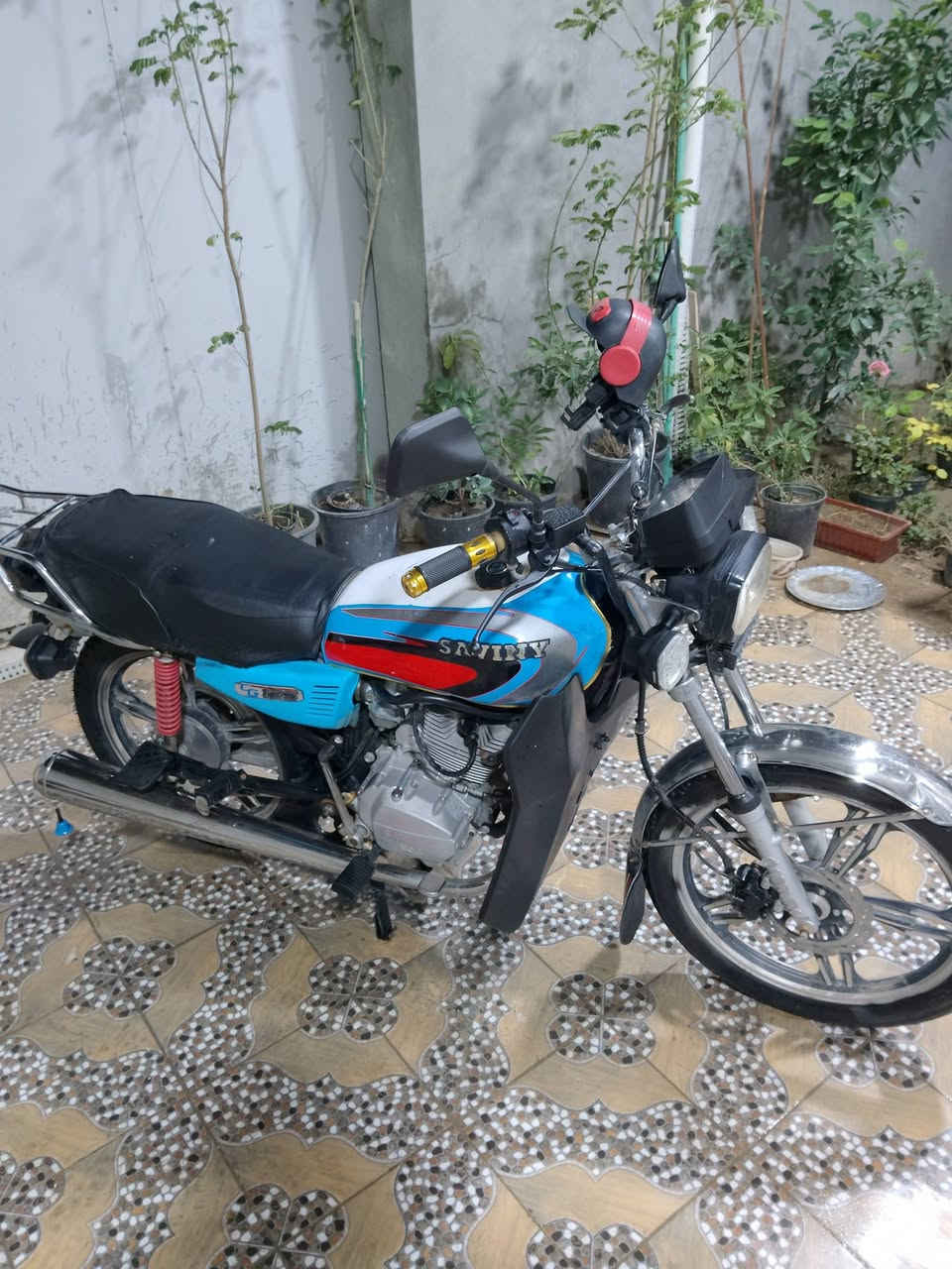 سلام عليكم سيفان موديل 20 للبيع نظيفه كامله من كلشي اوراق  سعر 500 بيها مجال حك الجيه اتصال
*********** مكاني حله شارع 80
