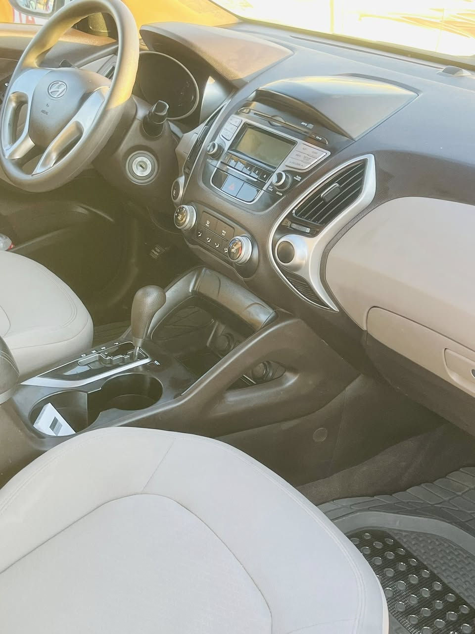 السلام عليكم ورحمة الله للبيع
توسان 2011

خليجي رقم دولي مداور ثاني يوم 

السيارةً نظافة شوف عينك 

حمام +بوليش هستوهة طالعة 

سيارة عليها إدامة كاملة 

تبريد ثلج صدر مكينةغرفة نظيفة 

والسونار كدامك 

مكاني كوت مركز 

السعر 125 

الاستفسار اكثر الاتصال برقم ***********
