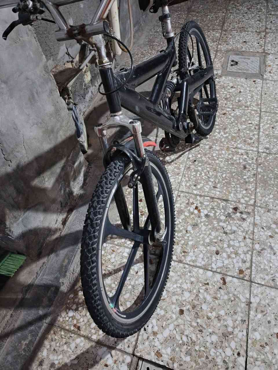 السلام عليكم ورحمه الله
بايسكل ياباني جلبي  دبلات ويل كب مثل ما واضح بالصورة 
تايرات جدد سبب البيع اشتريت دراجه وبعد ما احتاجة
قيم بما يرضي الله ابو 40 لاتعلق ضلعي لان كتلك بما يرضي مو بما لا يرضي الله هههه تحياتي لكم جميعا ❤ رقمي متوفر واتساب ***********
