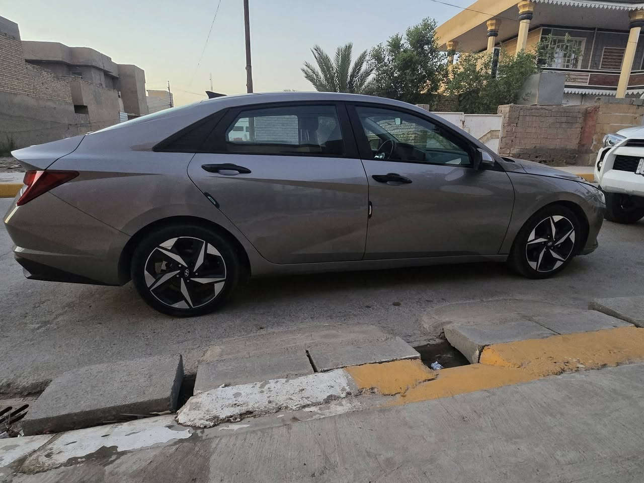 النترا موديل ٢٣
بدون رقم 
١٢٥ وبيه مجال بسيط 
للتفاصيل اكثر اتصل 
***********

