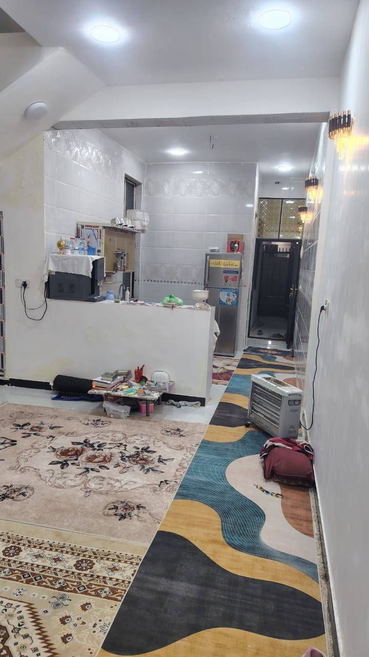 بيت مساحه 100م طابوو صرف سند حر
السعر 75 مع المجال
عنوان البيت نجف حي النداء شارع  مجمع قمبر السكني

                                

بيت جاهز مفتاح 🔑 
أساس وسقف صب مركزي 

يتكون البيت من

غرفه + صاله + مطبخ معزول + صحيات واستقبال

#مدارس // ماء//. كهرباء /. خط مولد ذهبي 

وتساب
***********

ملاحظه// توجد لدينا كل المساحات من دور او قطع
