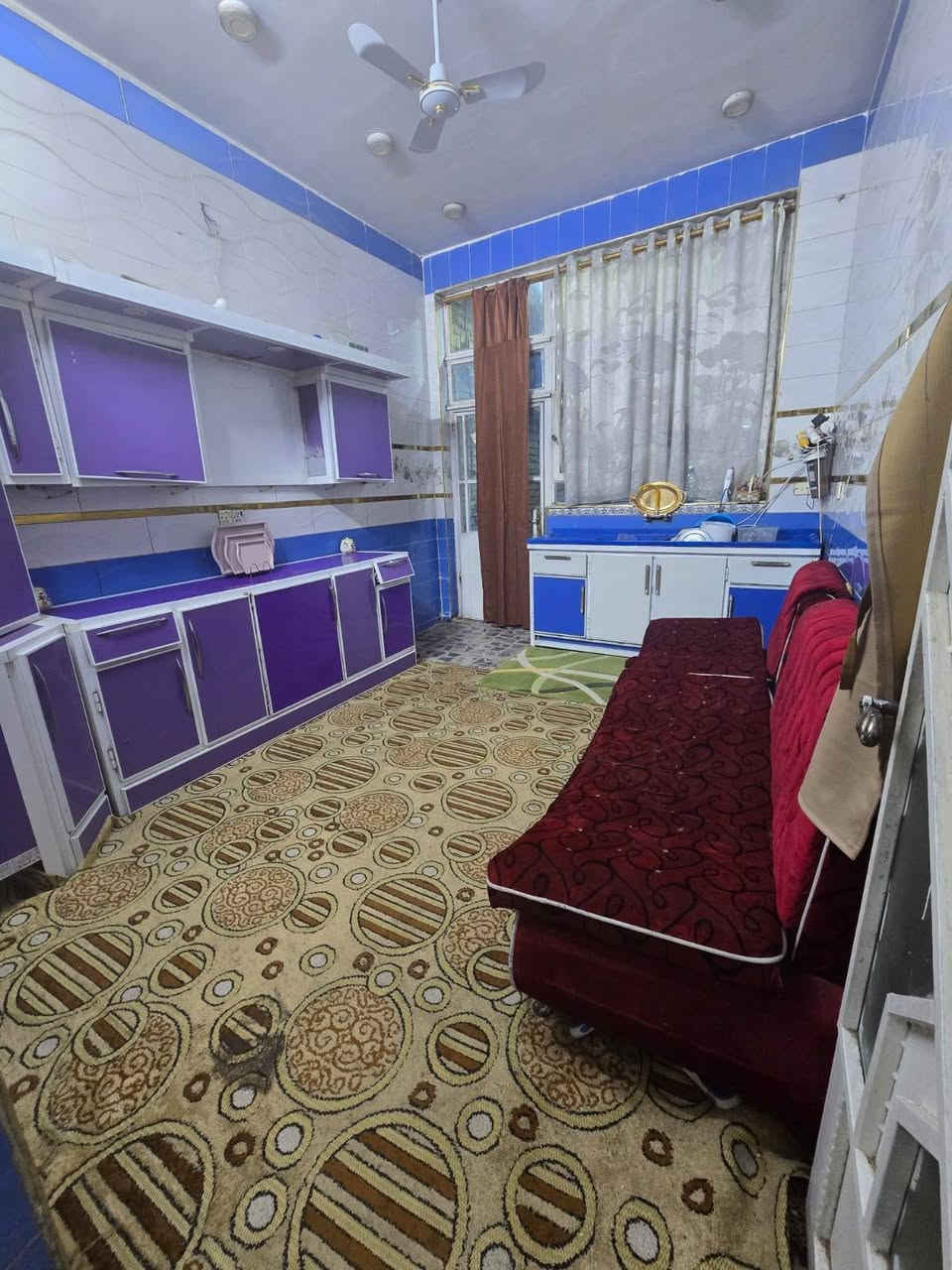 السلام عليكم بيت للبيع الموقع #بغداد #حي_النصر الأولى نهاية شارع الجامع طابو ملك صرف سند واحد المساحة ١٥٠ متر بناء ٢٠٢٠ طابق ونصف***********
كاملة الخدمات ماء كهرباء تبليط
