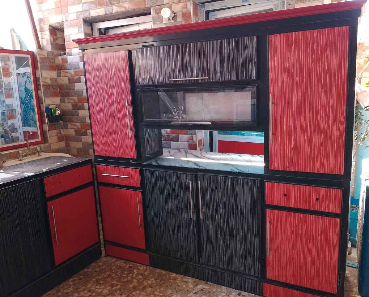 كاونتر ثلث قطع تفصال من غير سنك يعني ماويه سنك بس ذن القياس مترين طول كل قطعه جدن نضيف السعر 250وبيه مجال قليل العنوان محاويل *********** يرهم مراوس ب سبلت او مكيف محترك
