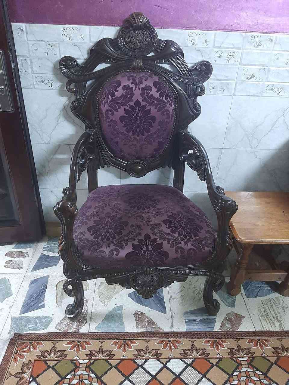 ظخم قنفات للبيع٩ مقاعد زان تركي نضيف نضافه ٨٠%العنوان بغداد الشعله للتواصل ***********   اكو توصيل
