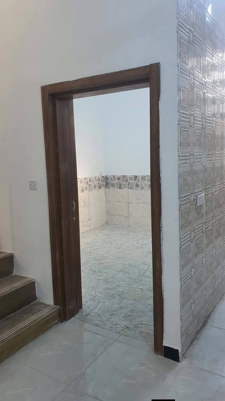 السلام عليكم
اللهم صل على محمد وال محمد 

بيت مساحه 70متر للبيع فقط

طابق ونص بناء طابوط وحديث

مكان البيت كربلاء / حي الزيتون قرب شارع مستشفى الكفيل 

جنس العقار سند 25مكاتبه مع صاحب الأرض

اقرار محكمه

يبعد عن حرم الامام الحسين ع السلام ٤كم 

وعن شارع الزوار ١كم 

كافة الخدمات موجوده

ماء+كهرباء+مجاري +خطوط مولد+خطوط انترنت 

للاستفسار الاتصال على الارقام التاليه 

***********  او واتساب
