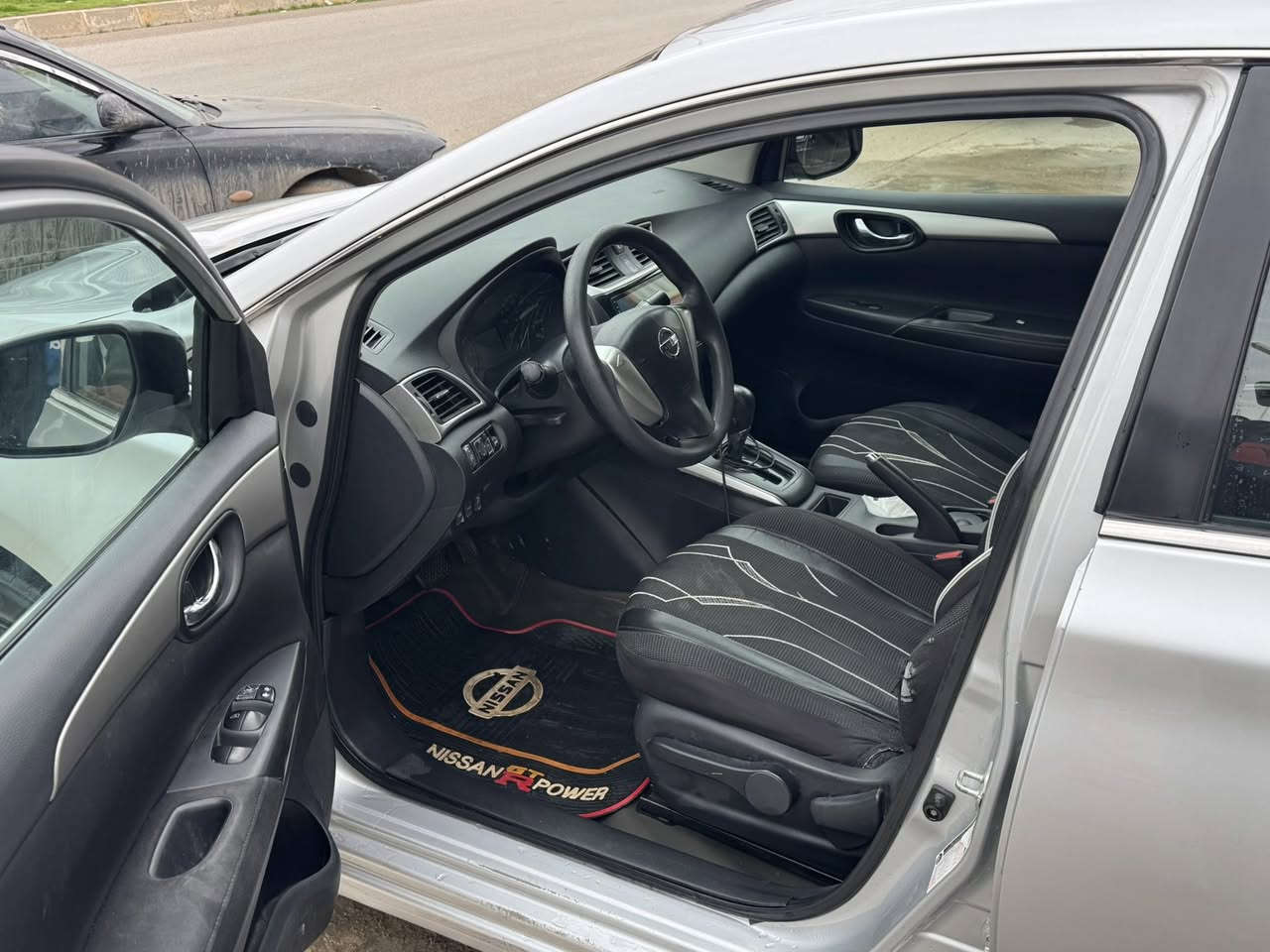 سلام عليكم نيسان سينترا للبيع وارد امريكي ماشي٩١ميل موديل٢٠١٧سياره كلين مابي اي قطعه بارد ولا صبخ ولا قطعه متخير فقط يم صندوك شخط محددها بل صوره و بونيت هم شخط هم محددها بل صوره تاخم صدر قبل اسبوع خيرتها كلها و تايارات جديد رقم جديد كوبون بانزين موجود سنويه جديد لحد٢٠٣٠ و هزه جديد مكان سياره كركوك  سعرها ١١٨و مجال قليل سياره بدون اي نقص


**إذا كنت صاحب هذا الإعلان وتريد حذفه لأي سبب، رجاءا أرسل رسالة إلى الدعم الفني**