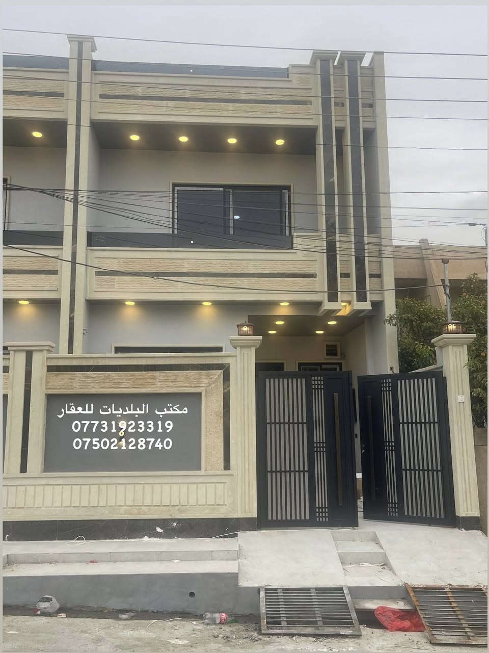 ⚜️مكتب البلديات للعقار⚜️

للبيع داران سند طابو في حي الاخاء قرب جامع الله اكبر
مساحة كل دار  ١٥٠م طابقين بناء حديث تسليم فوري
ط١ غرفتين نوم وهول واستقبال ومطبخ وصحيات وكراج
ط٢ ثلاثة غرف نوم وهول وصحيات ( سطح كاشي ).
للاستفسار الاتصال☎️ *********** ☎️ ***********
عنوان المكتب / الموصل حي المشراق فرع مطعم طماطة2
