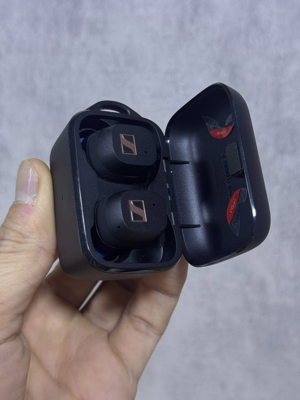 شوفلي هذا الجمال
ايربود سنهايزر اصلي SPORT True Wireless
السعر 100 الف متوفر توصيل 
للحجز خاص او وتساب ***********
