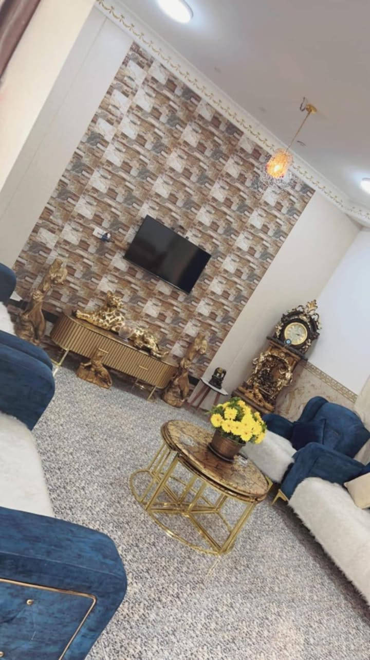 بيت للبيع. 250 شارع المطار
***********
