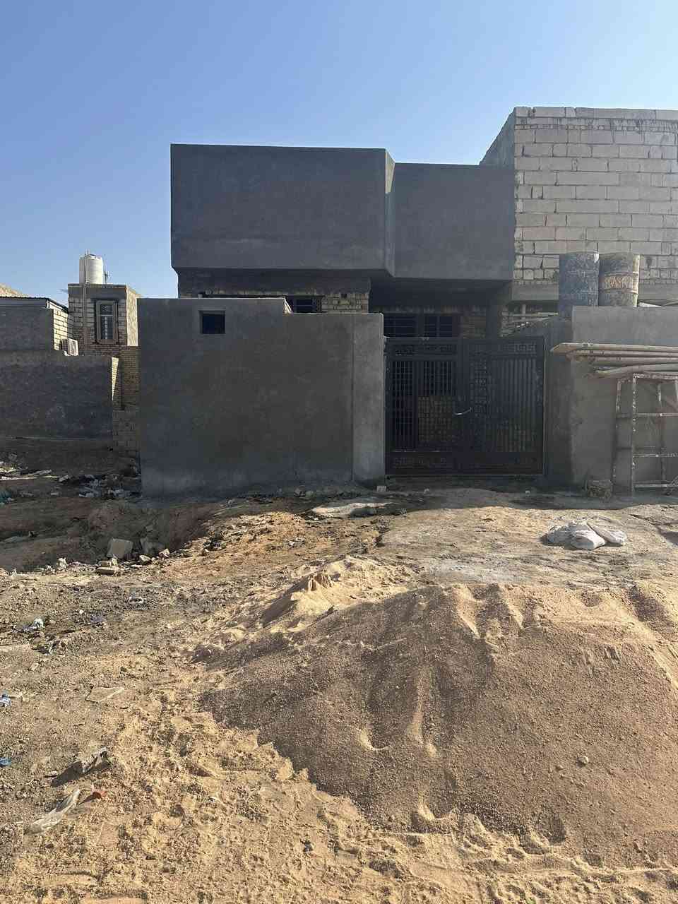 يالله.                                                                        
هيكل مسقف طابو صرف مساحته 125م ام الهوى الجديده مقابيل شارع الحمداني مقابيل توزيع الصحه يحتوي ع شبابيك وبيبان كامل مكمل بناء طابوك كونكريت مسلح يقع ع شارع 30م

للاستفسار اكثر *********** او خاص او واتساب
