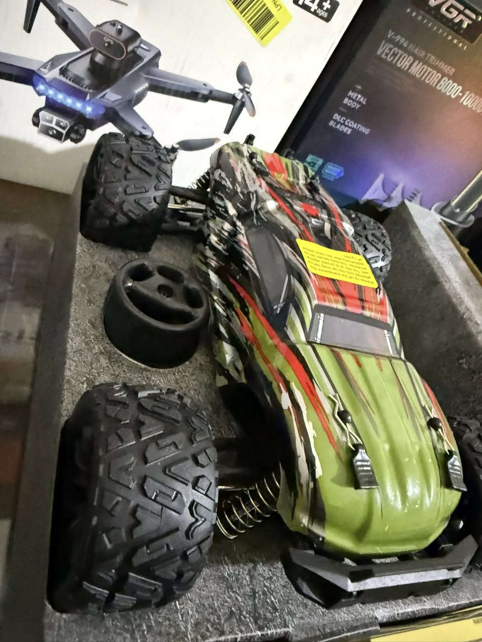 السلام عليكم شباب
سيارة  مال امزون حجم 1/18
مواصفاتها وحجمها موضح بالصور والفديوهات
سعرها 45 الف
***********
