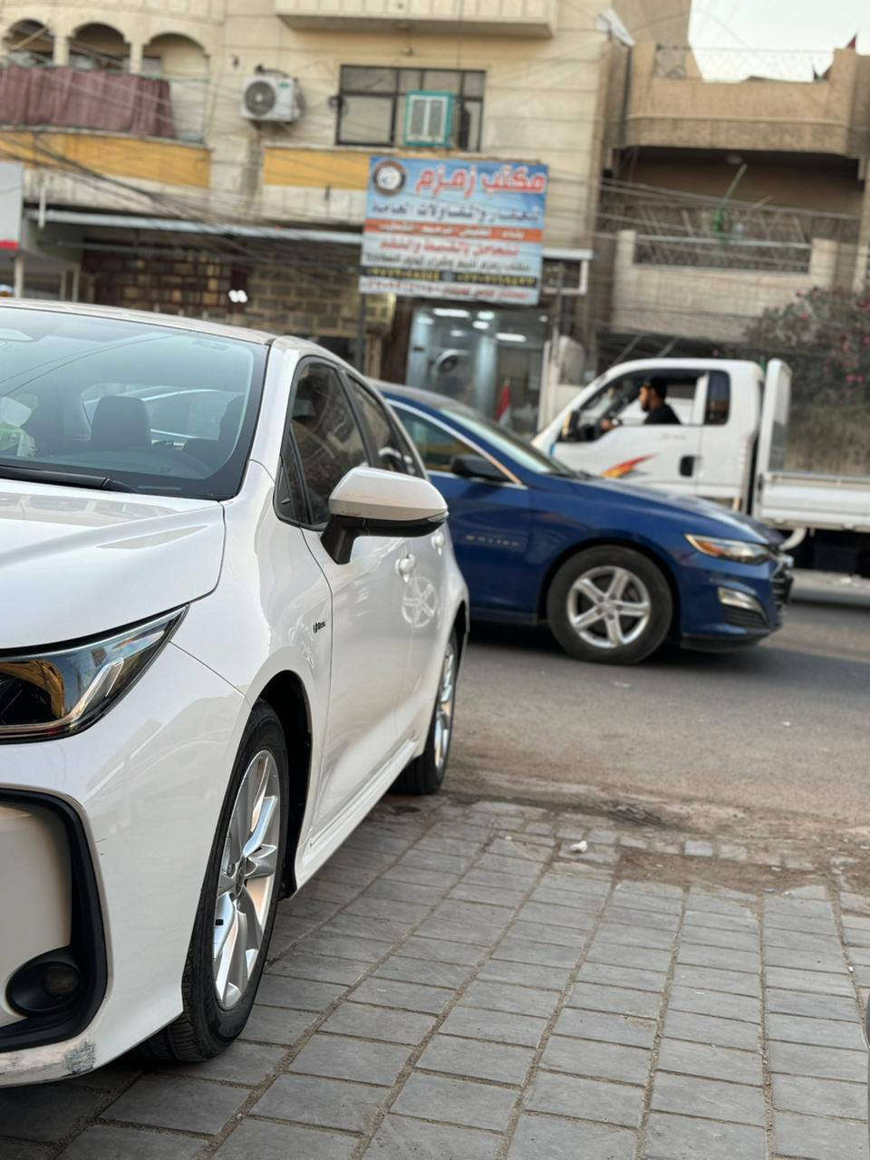 السلام عليكم كورلا هايبرد 2025 اخذتها زيرو السيارة ماشية 36 الف سياره بيها باب السائق مبدل بلادي وبارد بل اطراف موضح بل صورة رايدها 140 وبيها مجال مكاني بغداد ***********
