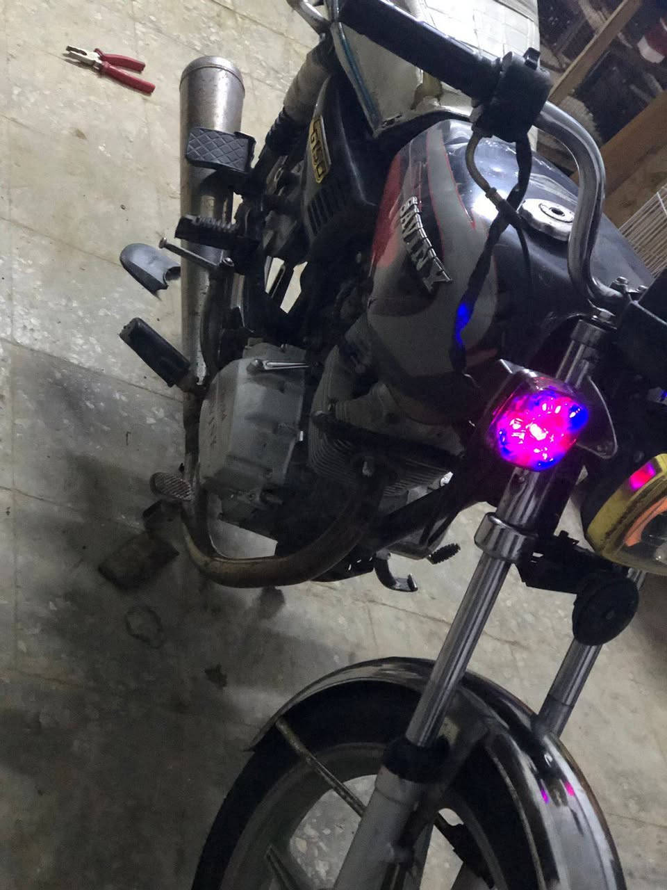 السلام عليكم دراجه للبيع ايراني موديل 2021محرك 150ccسعر خاص ***********الخط مغلق لاكن موجود واتساب
