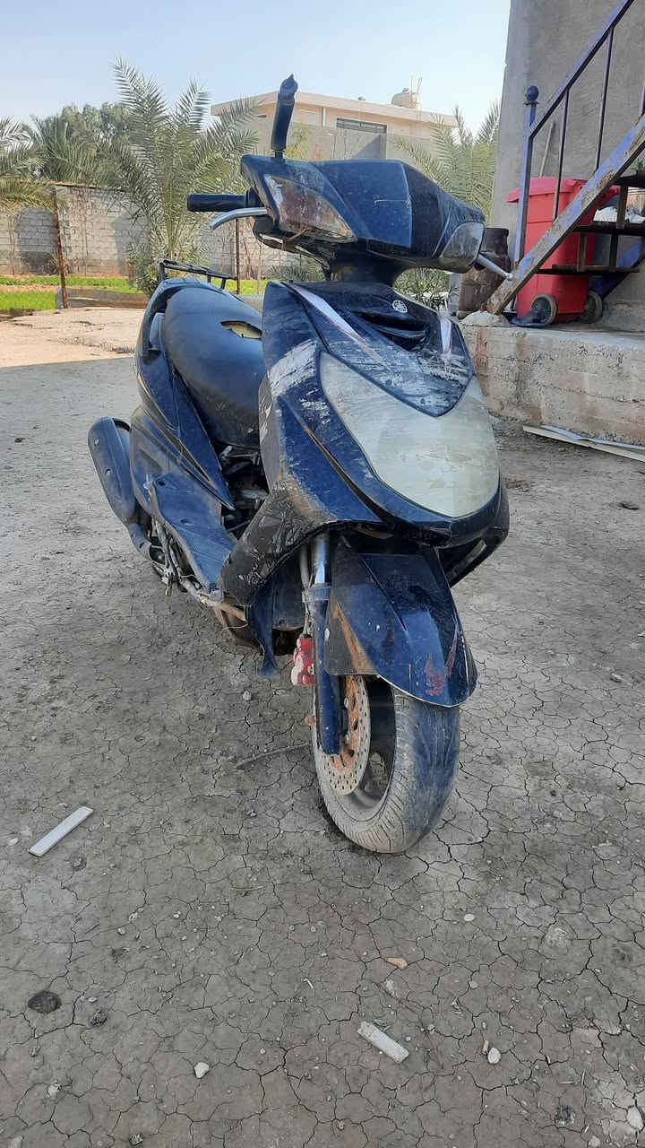 السلام عليكم
دراجه سكنس فحل ياباني ام الطلاعات كفرات كامله 

تايرات جدد مكينه  شغاله اخر شي عطل فيت بم وتركتها

ابيع طافيه على وضعها السعر 300 وبيها مجال للطيبين 

مكاني سبع قصور الاوسمه والانواط 

الهاتف***********
