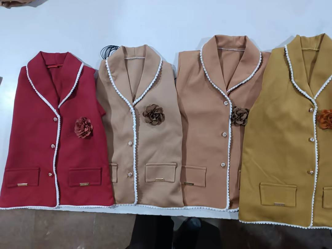 أناقة العيد بدأت عندنا! 👸
طقم بناتي 💃. صُمم خصيصاً ليمنح طفلتك إطلالة سيدات المجتمع الصغيرات.
المقاسات: تناسب الأميرات من عمر 5، 6، وحتى 7 سنوات.
التفاصيل: خامة ممتازة، أزرار ذهبية، وحقيبة "لؤلؤ" لتكتمل الأناقة.
لا تفوتي الفرصة، الكمية محدودة! 🛍️
بسعر 10.000 فقط 
توصيل لكافة محافظة العراق


**إذا كنت صاحب هذا الإعلان وتريد حذفه لأي سبب، رجاءا أرسل رسالة إلى الدعم الفني**