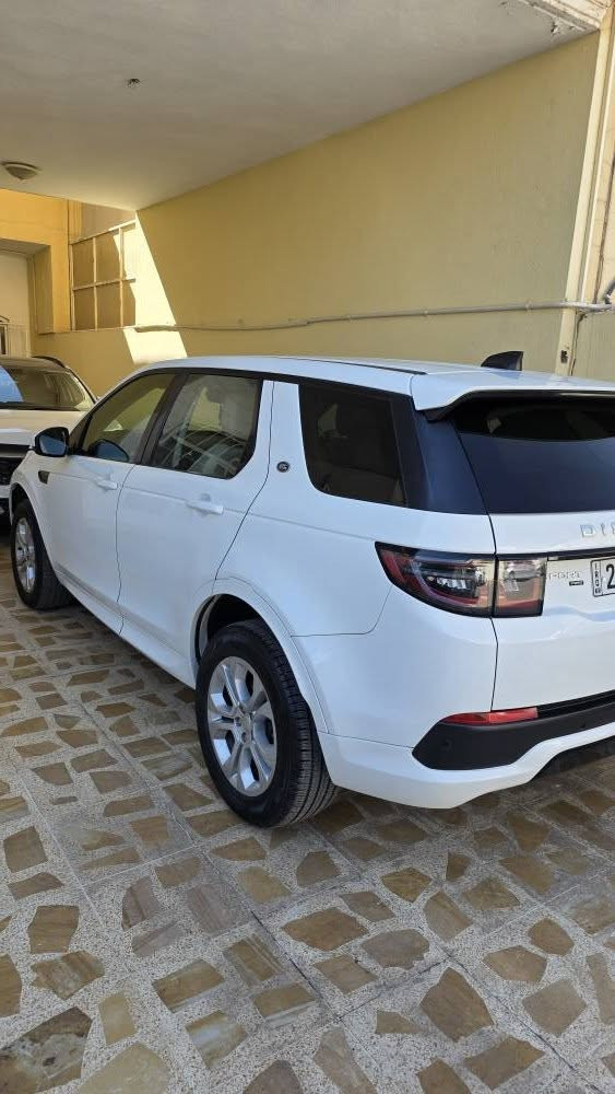 Landrover discovery
موديل ٢٠٢٠ شكل الجديد
مواصفاتها
بصمة
دبل اكسل
كاميرا
حساسات أمامية وخلفية
كشنات جلد وكهربائي وتدفئة
اندرويد اوتو وكاربلي
لايتات أمامية وخلفية ليد
صندوق كهربائي وشفط
محرك ٤سلندر ٢٠ تيربو ممفتوح 
الكير والمحرك والكهربائيات مكفولات 
صبغ فقط شبر صبغ بالجاملغ الخلفي 
بدون دواخل و الايرباكات كلها سليمة 
رقم أربيل ومكانها أربيل
☎️ ***********
      *********** أربيل, العراق
