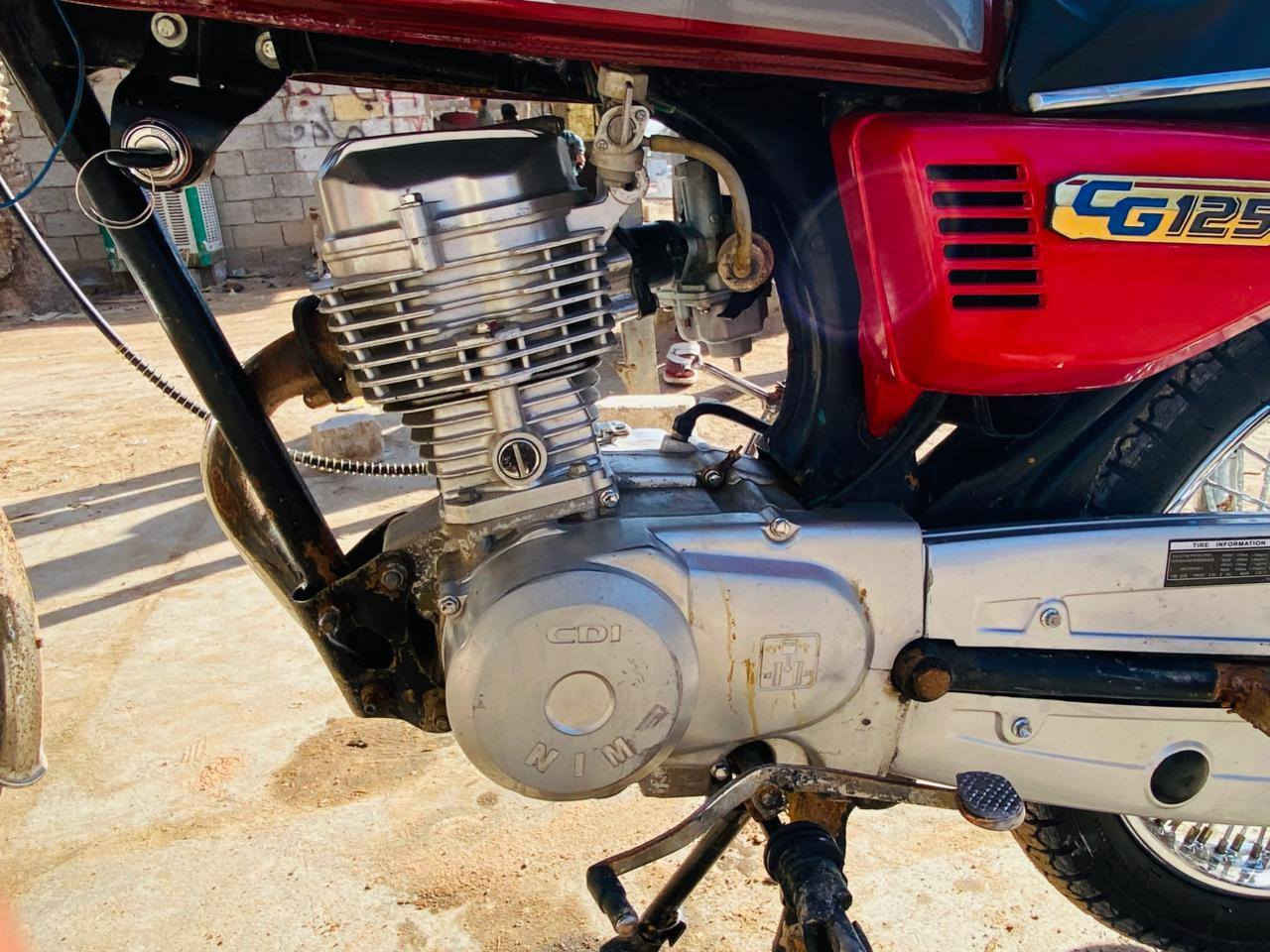 السلام عليكم 🙋
دراجه كلك كلك للبيع 👌
دراجه حربيه ما ناقصه شي 🫡
المكينه نامه☸ 
المكان نجف كوفه منطقة الزركه 👁️‍🗨️
السعر 375وبيه مجال للطيبين😁
رقم مبايل:***********📞
