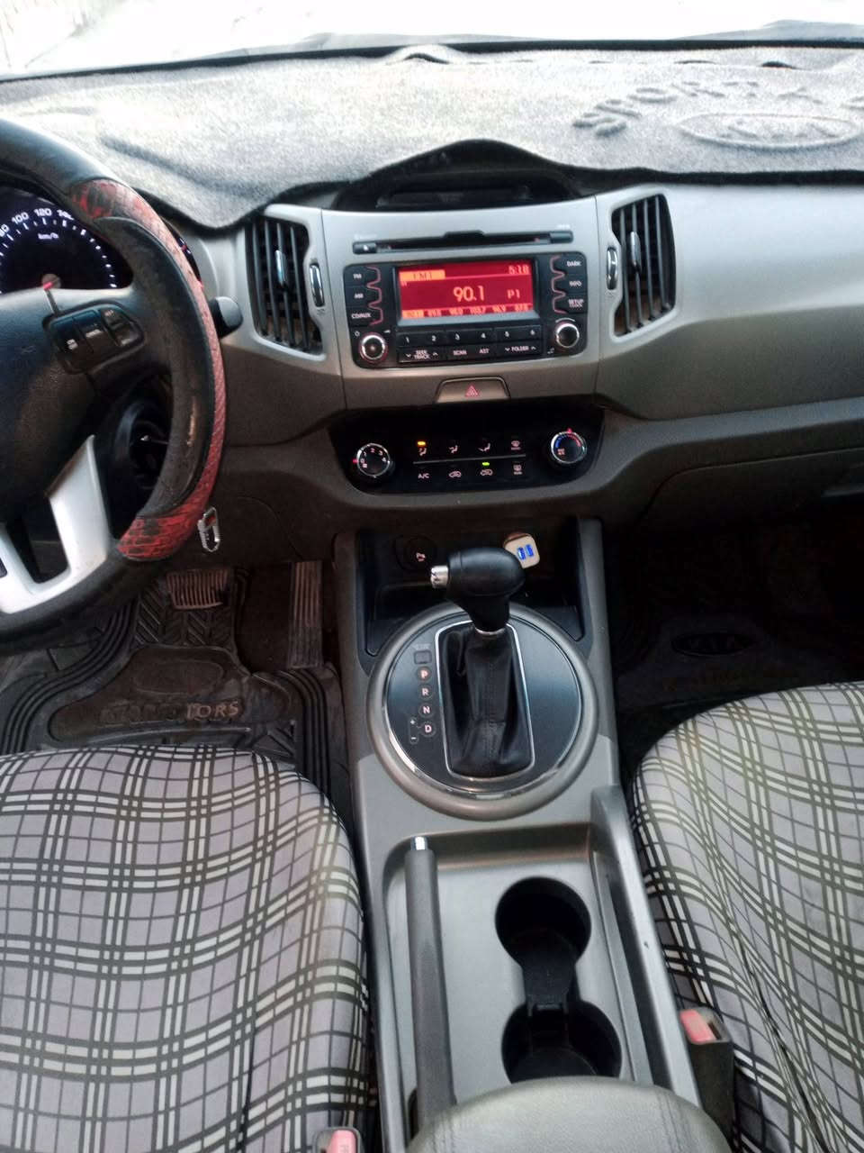 السلام عليكم 
سيارة للبيع  أسبورتج خليجي موديل 2014 مواصفاتة معروفة للجميع محرك 2000ماشية بية حادث من جهة الايمين وتبديل بنيد وطاك بية اربكات وضربة خفيفية على البارد بالصندوق وطخة مصلحة باب السايق من الاسفل وشخط فوك الباب الخلفي مصلح  محرك كير تمام تبريد شغال تمام كهربائياتة تمام صدرة تعبان شوية هاي نقوصاتة صور الحادث موجودة  السعر 140$وبية مجال 

للاتصال***********
