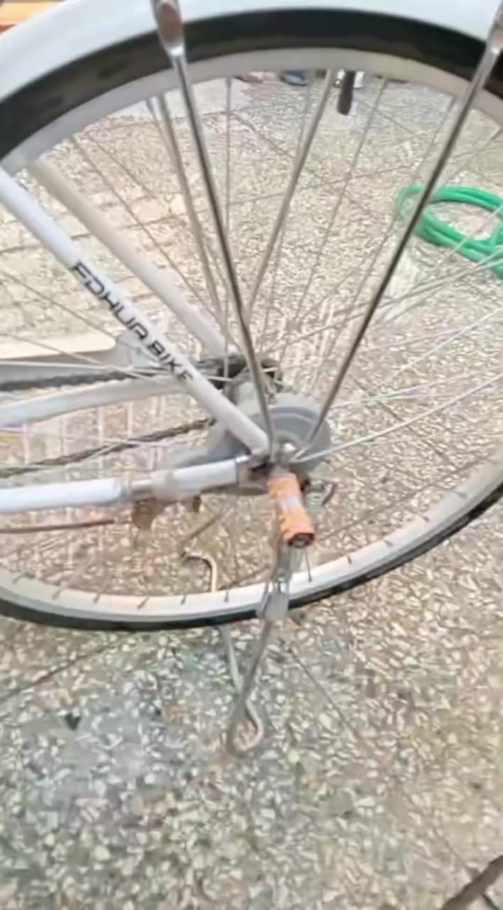 بايسكل حجم 26 للبيع 

العطل بس الويل الورة بي عواج  نفس الي بالفيديو و5 سيامات مكسورة 

75 وبي مجال 

المكان: مدينة الصدر قطاع 13 

التواصل: ***********
