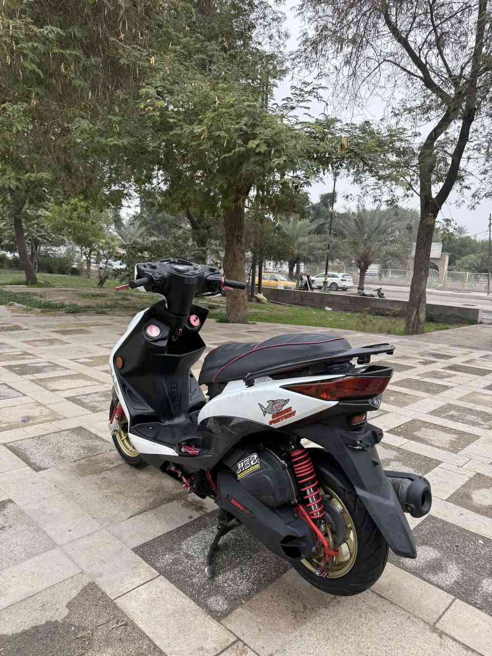 السلام عليكم
سكنس لد للبيع مزوعه غراض 
سيت كرزي كامل

يدات بريك
قبق بانزين اطار كاربون
صدر بطاله كرزي
فج كرزي
فلنجه 
وياله مشيف ذهبي
ملاقط كرزيه
بيهة زنون كلش قوي
طلاعات كرزيه
قباقه كور كرزيه  
قبق جوزه كرزي
ستاند صفح 
شمعه كرزيه
قبق كلجات كوسو 
قطره اكسل
قطره دهن 
هاوزن 

بيهة هواي غراض بعد

للتواصل خاص او واتساب ***********
