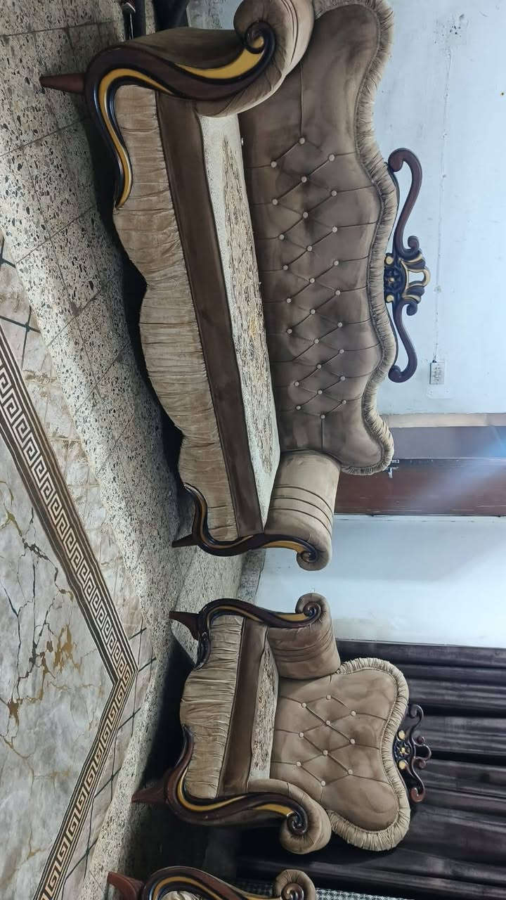 تخم 8 مقعد💺 اخو جديد اي ضرر مابي خشب ثكيل تسكام سعر ,,270,, بي مجال مكان لبياع *********** يوجد واتساب
