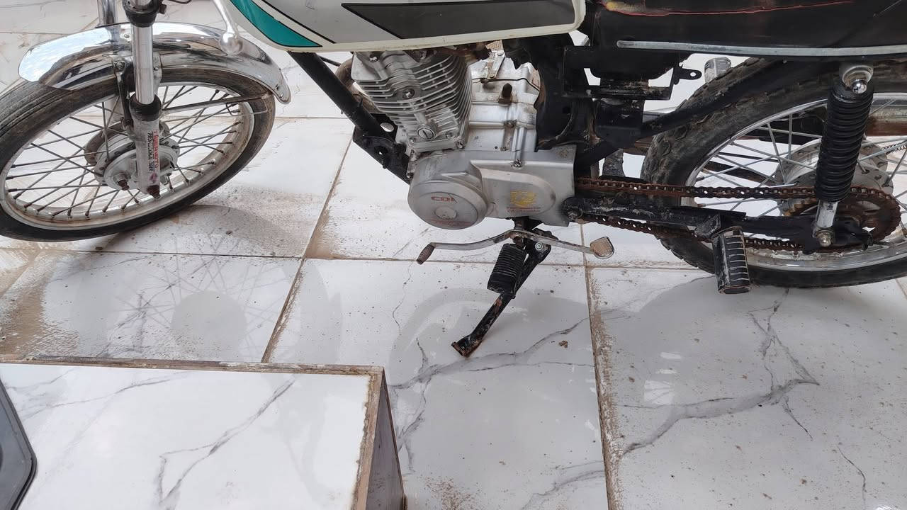 السلام عليكم
اربع كير كلك محرك جديد الدراجه نضيفه كلش رايده ب.    ٣٠٠ وبيه مجال ***********
