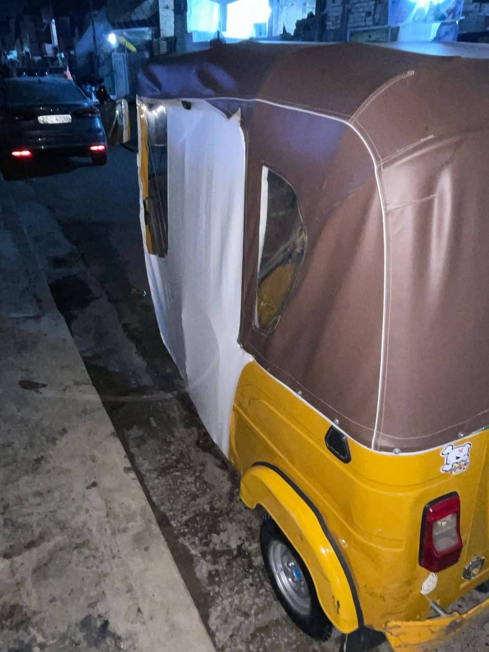 سلام عليكم تكتك 2021صفره كفاله من الصبغ والمعجون بيه بارد قليل وه البكلايت موضح بل صوره رقم بغداد سنويه السعر 6800وبيه مجال قليل مكاني بغداد حس اور ***********
