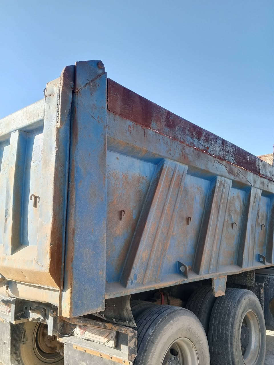 السلام عليكم للبيع بدي قلاب الطول 4مترات وخمسه وستين السعر32 العنوان سامراء ***********
