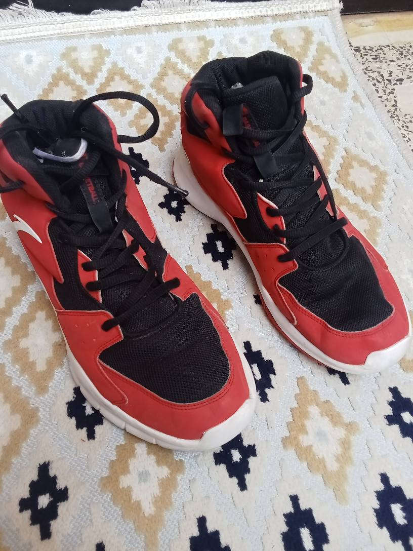 احذية باله نظيفة الأوروبية بالة اربيل البصرة دور الشرطة - 74 للأستفسار
***********
جملة مفرد ... أرخص من السوگ القطعة بـ3٫000 دينار 

موجود خمـسة شلفان الأحذية المنشورة نصف الموجودة
