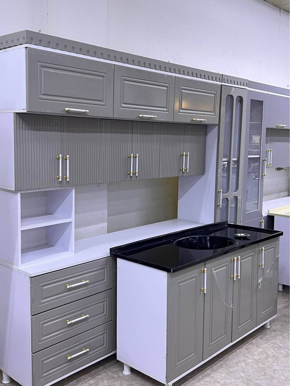 مجمع صفاء السيد للأثاث المنزلي الجديد و مستعمل  ***********. /*********** 
وتس اب و مازنجر. كركوك, العراق
