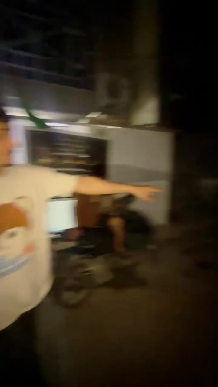 بسم الله ، اللهم صلي على محمد وال محمد 
دار للبيع الموقع الشعب بظهر جامع الشروفي شارع تبليط كامل مكمل  مي مجاري كهرباء لبيت جاهز وخير من الله طابو زراعي سند ٢٥ للاستفسار خاص او تصل
***********

