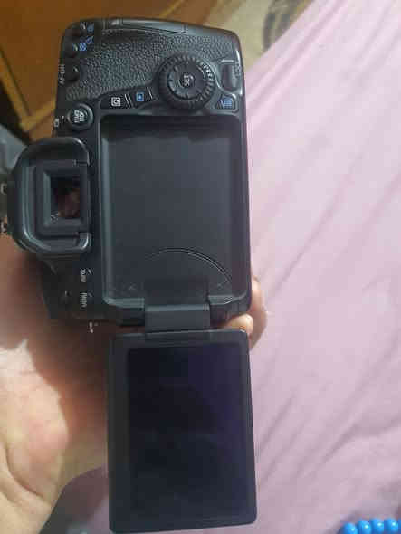 كاميرا كانون 70D
اخت الجديدة ٨٥%نظافتها
السعر ٦٧٥ الف 
مكاني بعقوبة 
***********
***********
