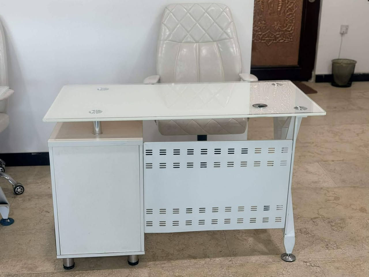 أغراض نضيفة مكاني قرب بوابة الكاضمية ***********
